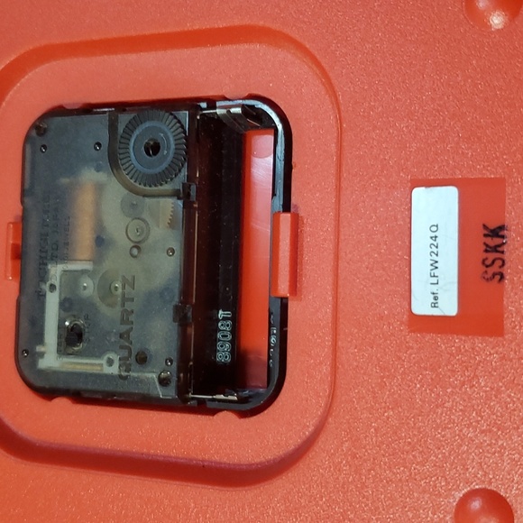 Vintage Lorus Quartz Minnie Mouse 10” wall clock - Picture 4 of 5